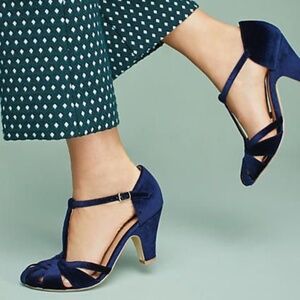 Anthropologie Dark Blue Velvet 1920s Mary Jane Heels